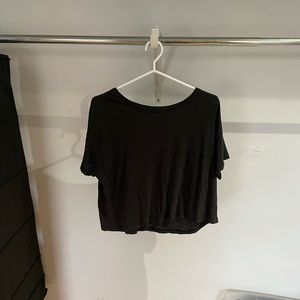 Lululemon cropped t-shirt. Size 12-14
